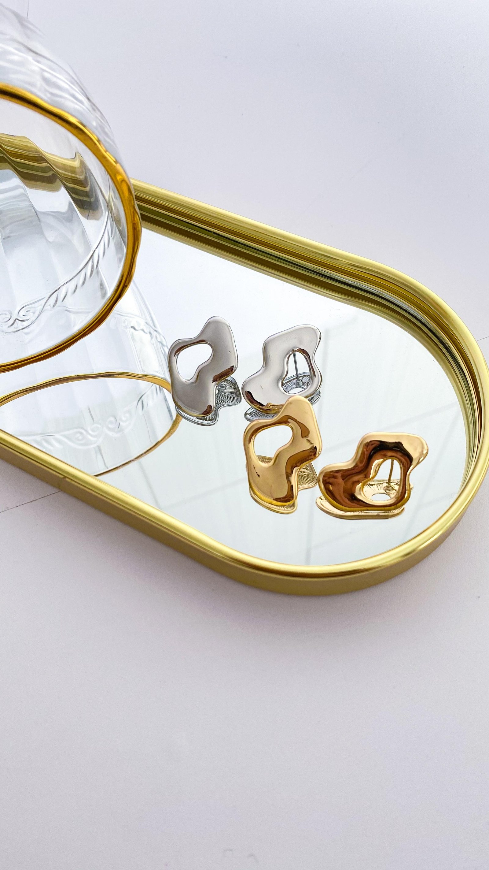 Brinco Folheado Orgânico Liso