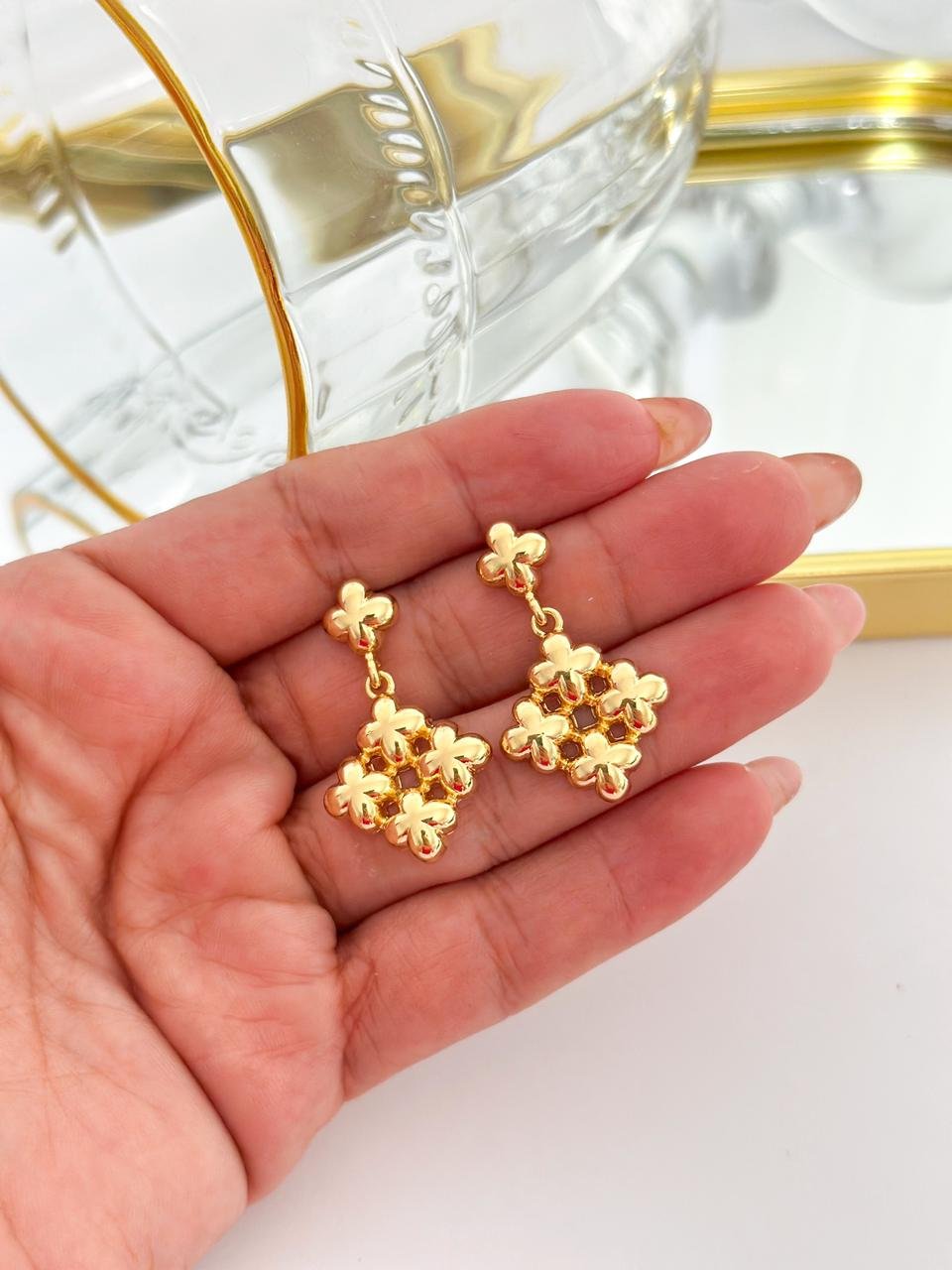 Brinco Folheado Trevo Pendurado Dourado 