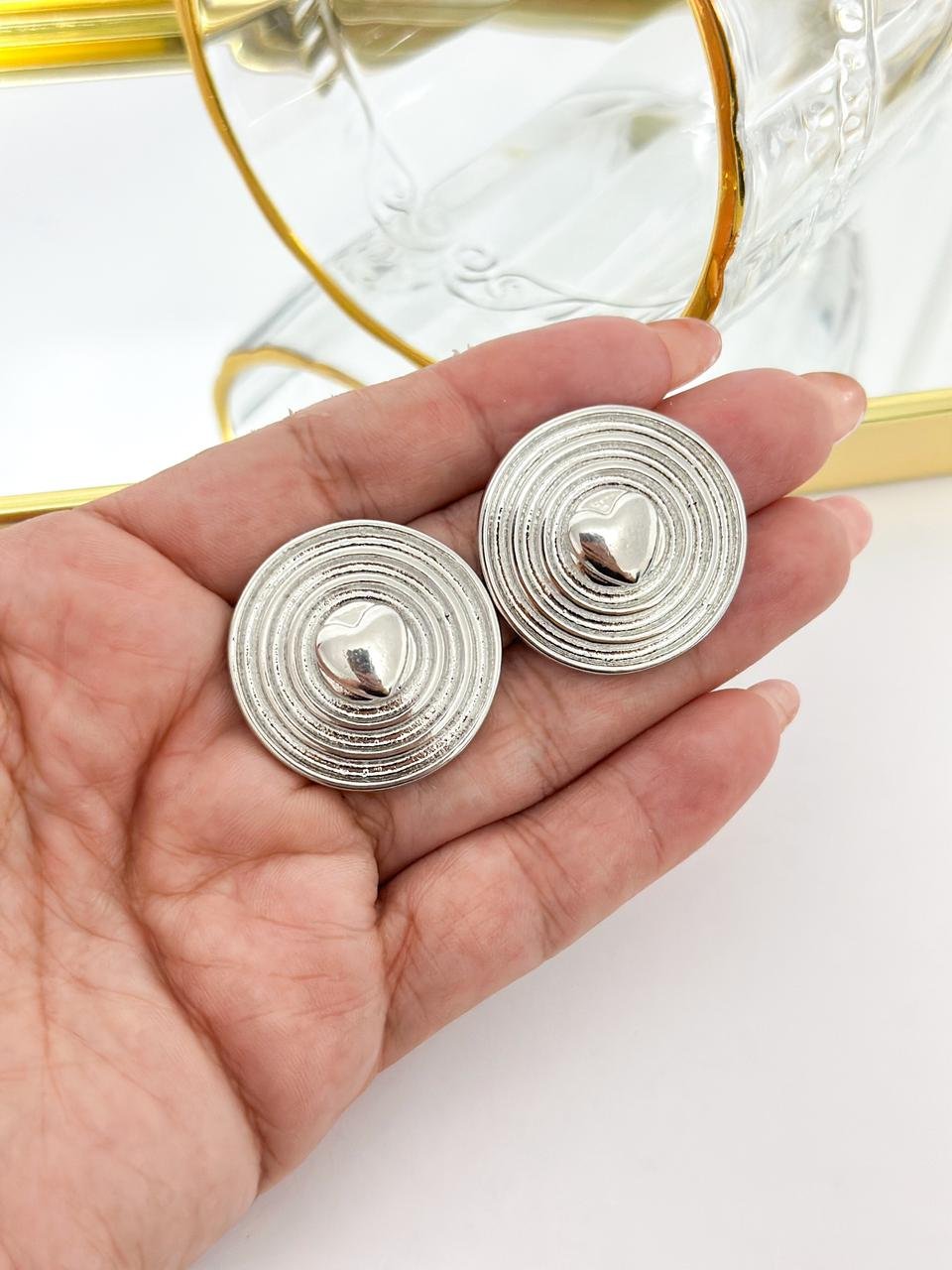 Brinco Folheado Circulo Coração Prata 