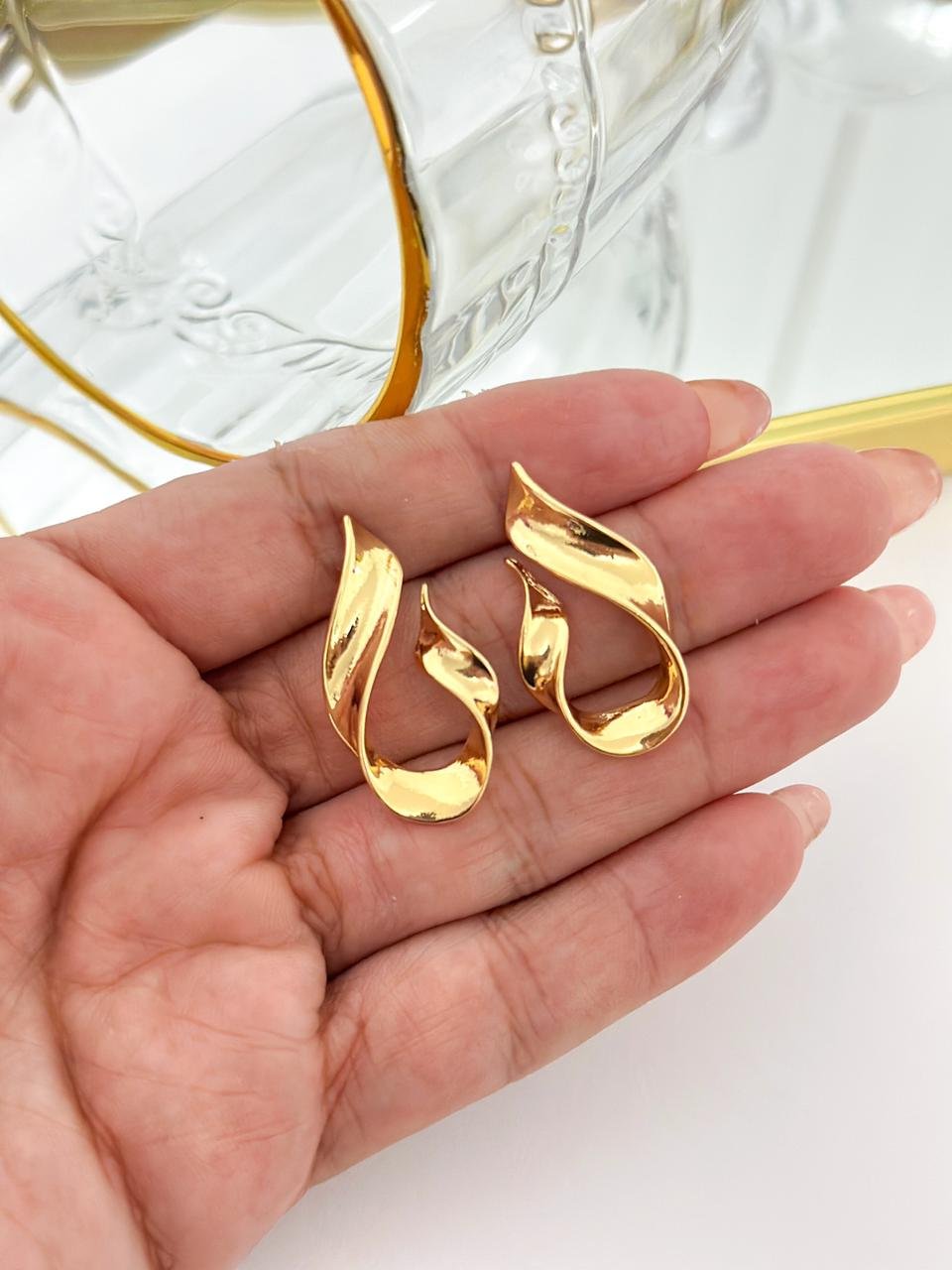 Brinco Folheado Organico Fino Dourado