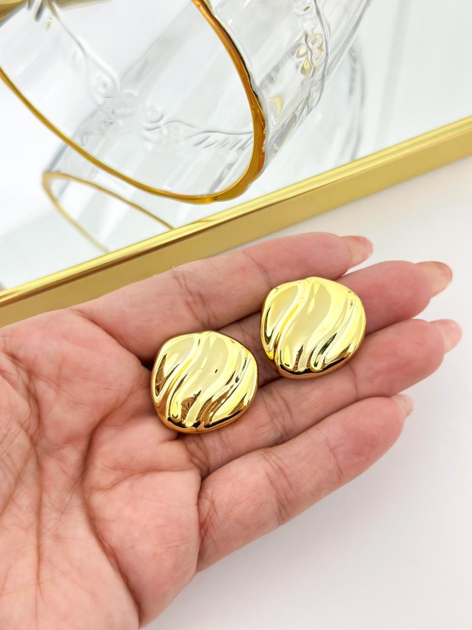 Brinco Folheado Ondulado Dourado 