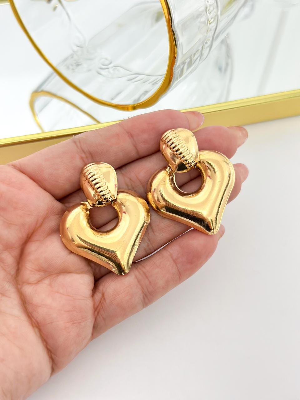 Brinco Folheado Coração Pendurado Dourado 