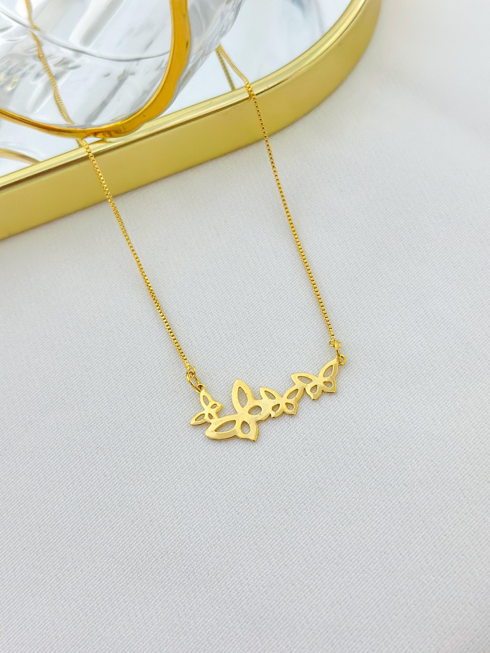 Colar Folheado Borboleta Vazado Dourado