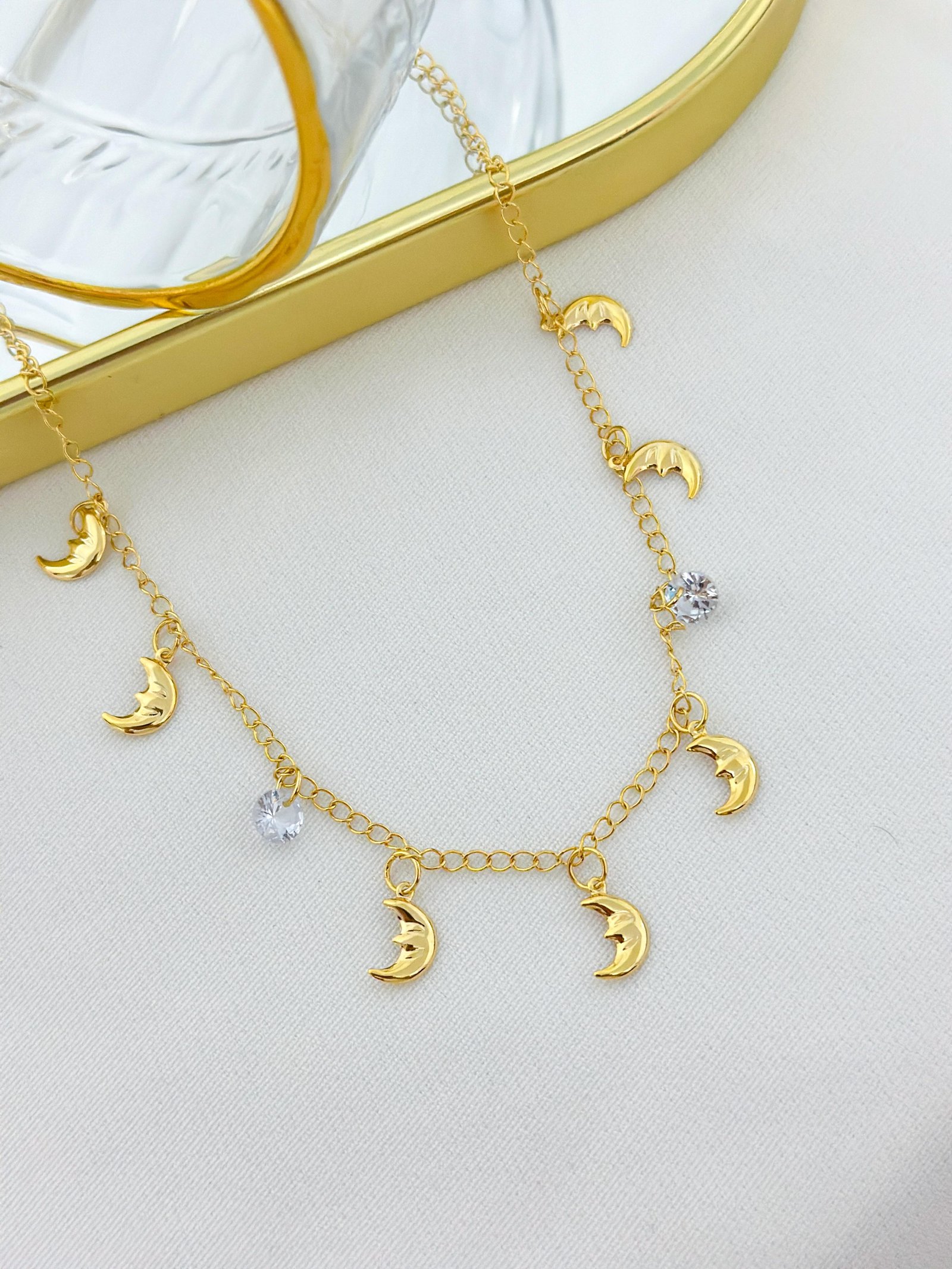 Chocker Folheada Lua Dourada 