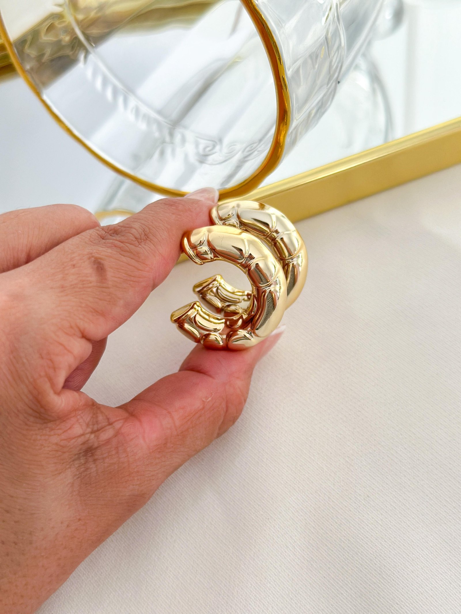 Argola Folheada Tubo Bolhas Dourada