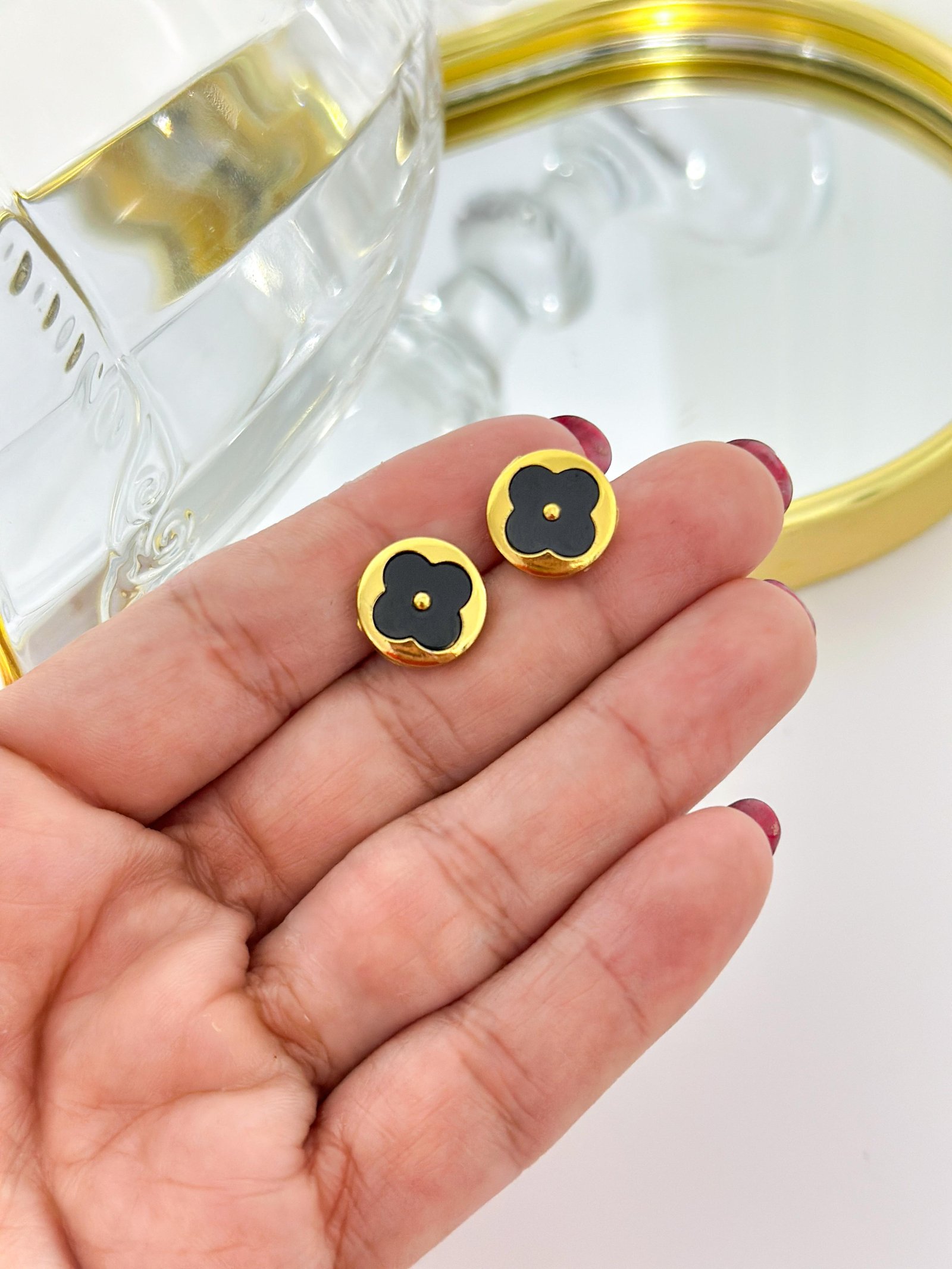 Brinco Aço Inox Virginia Resinado Preto Dourado 