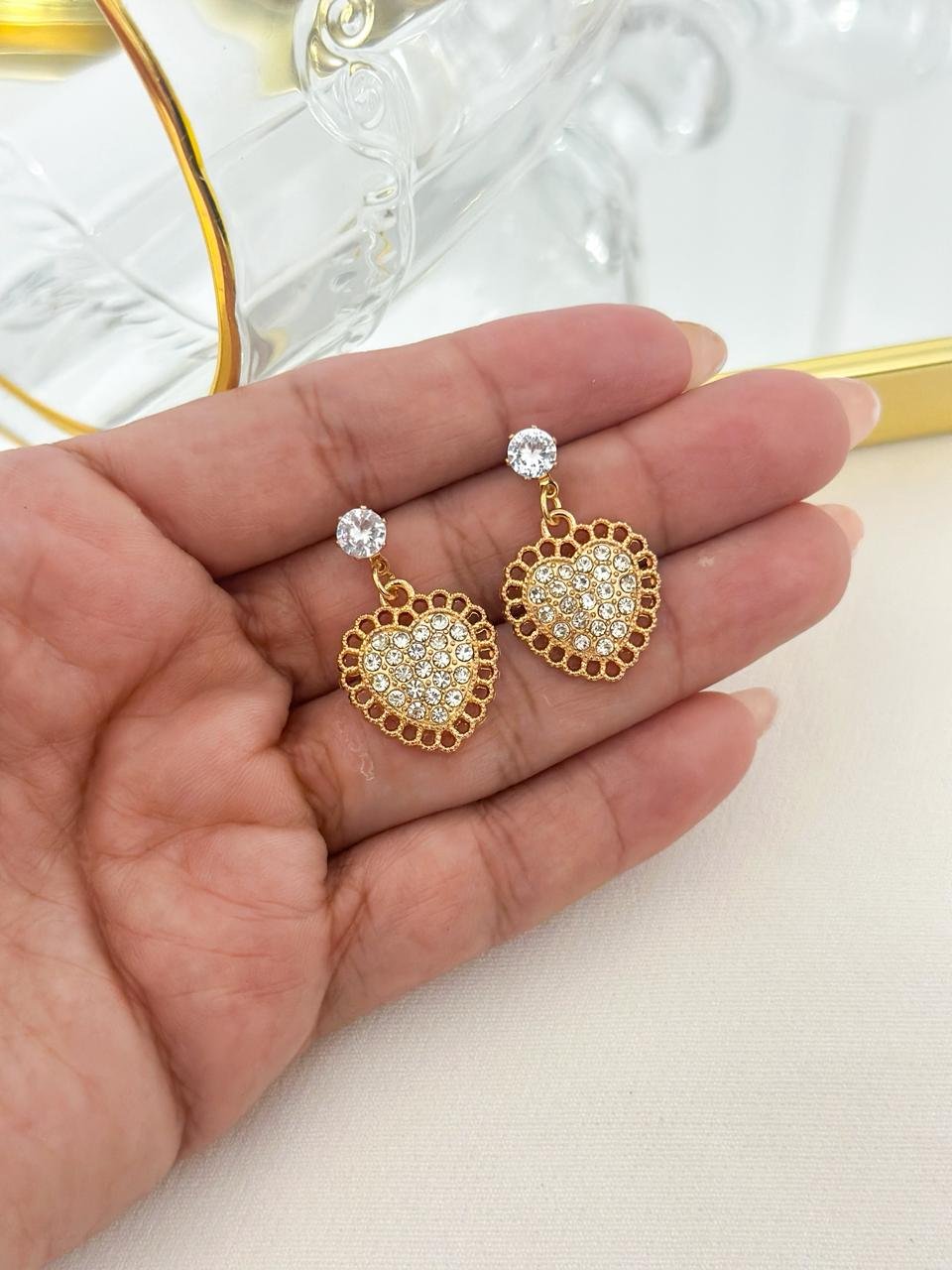 Brinco Folheado Coração Cravejado Dourado 