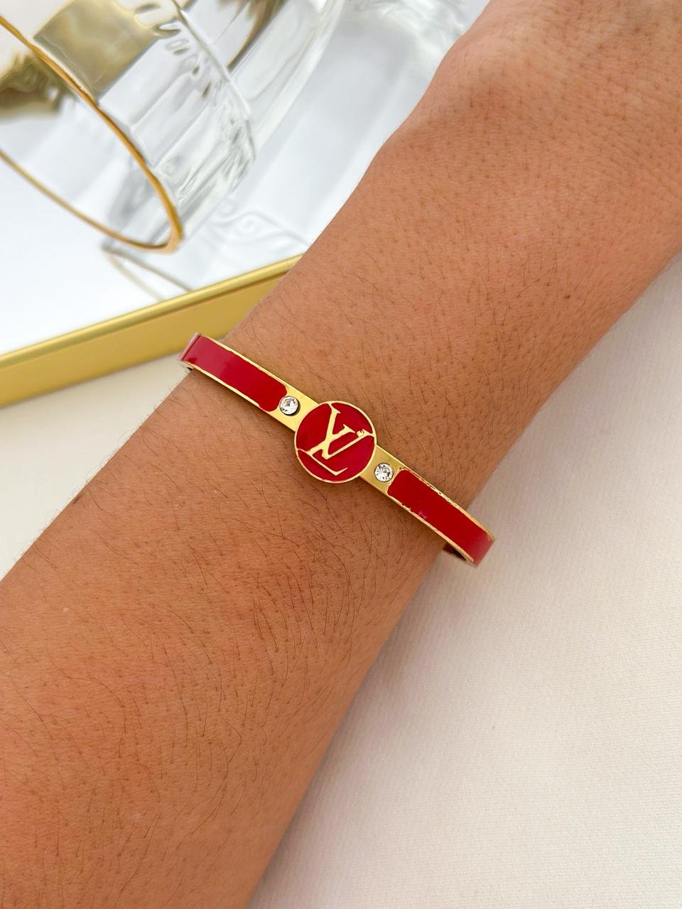 Bracelete Aço Inox Louis Vuitton Resinado Vermelho Dourado 