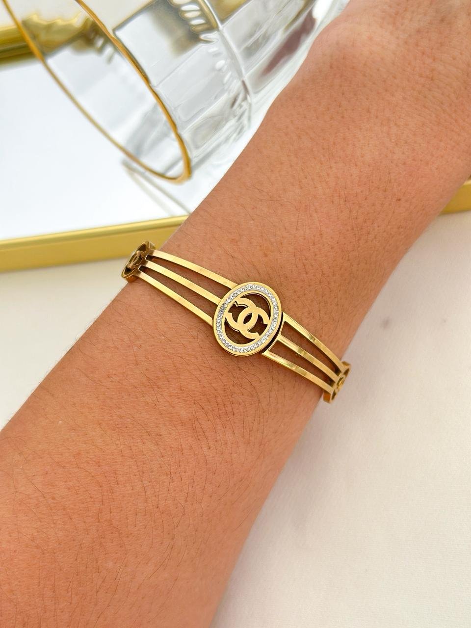 Bracelete Aço Inox Cravejado Chanel Dourado 