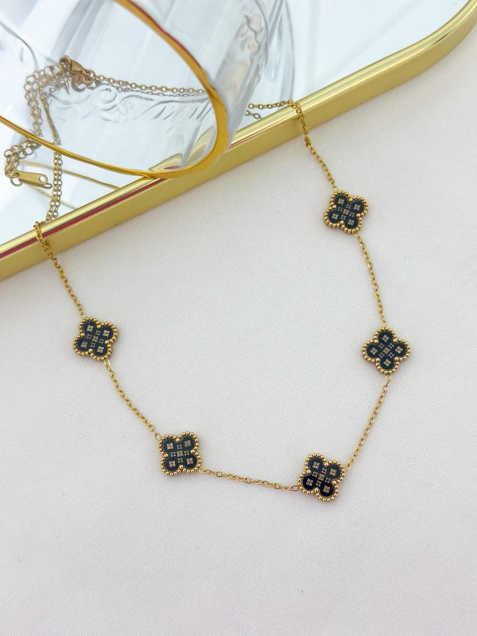 Colar Aço Inox Louis Vuitton 5 Trevo Preto Dourado 