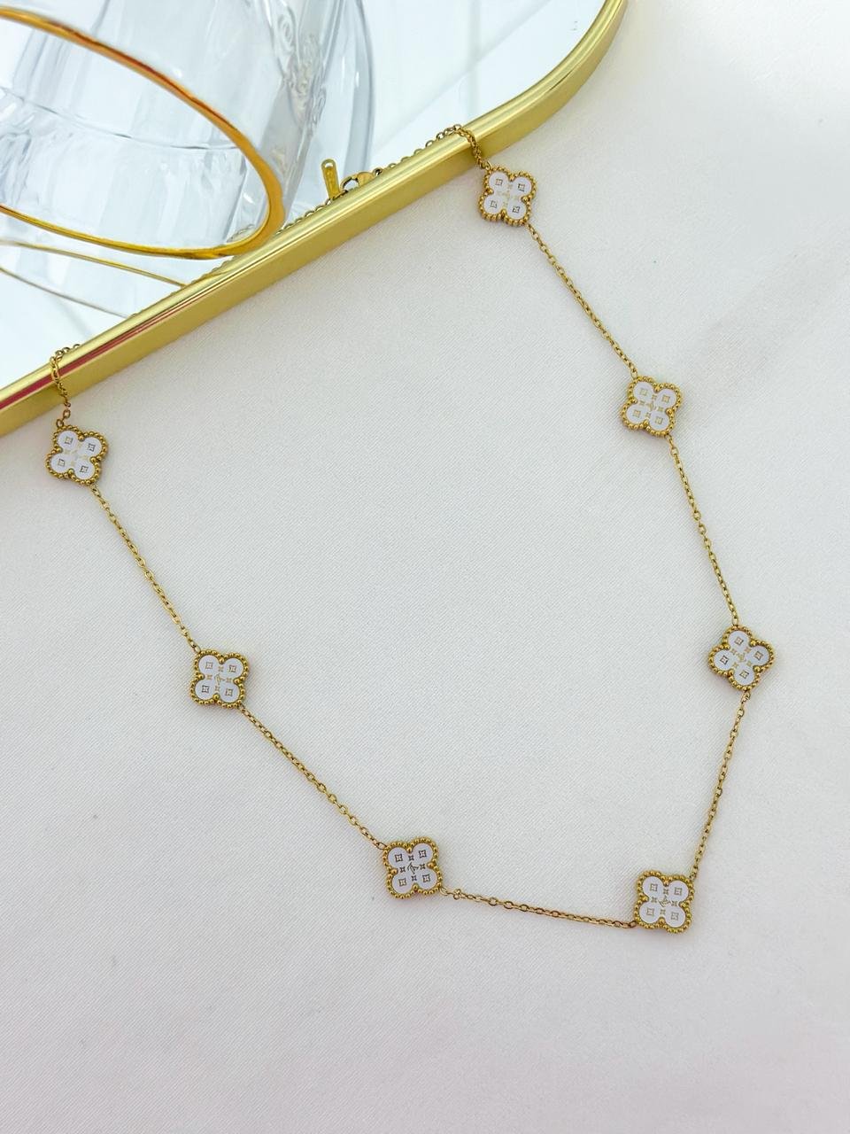 Colar Aço Inox Louis Vuitton 7 Trevo Branco Dourado 