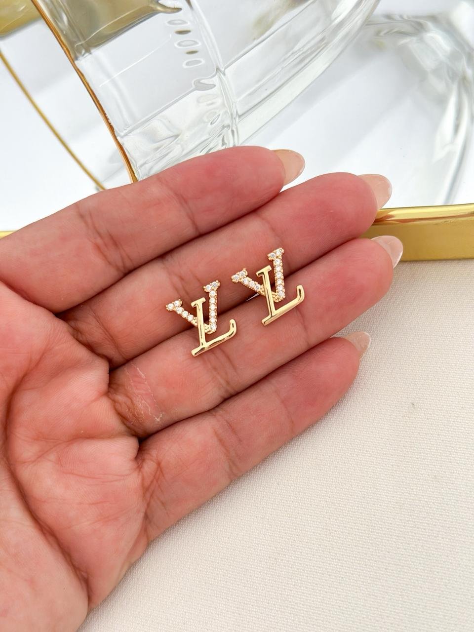 Brinco Folheado Cravejado Louis Vuitton Dourado