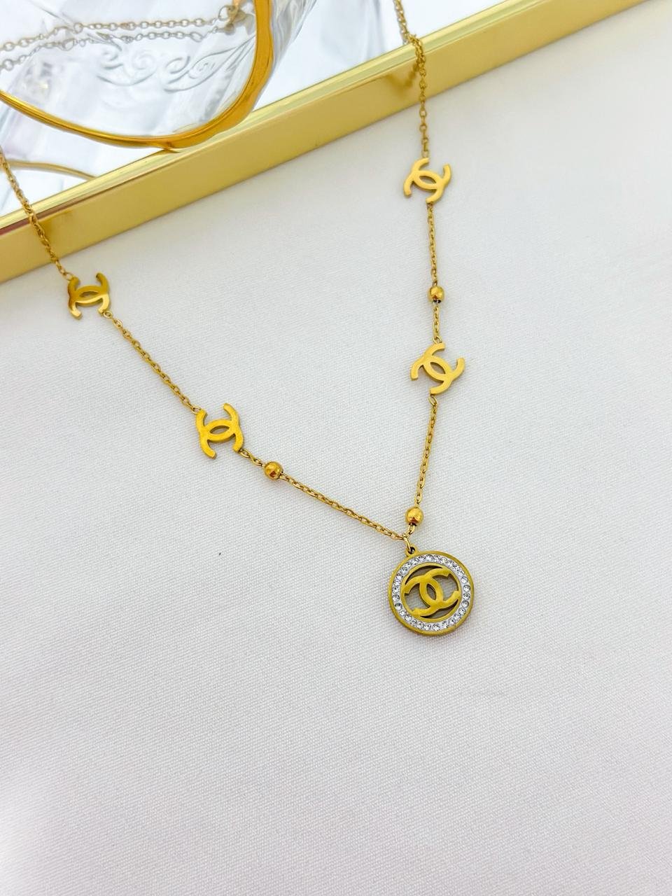 Colar Aço inox Cravejado Chanel Dourado 