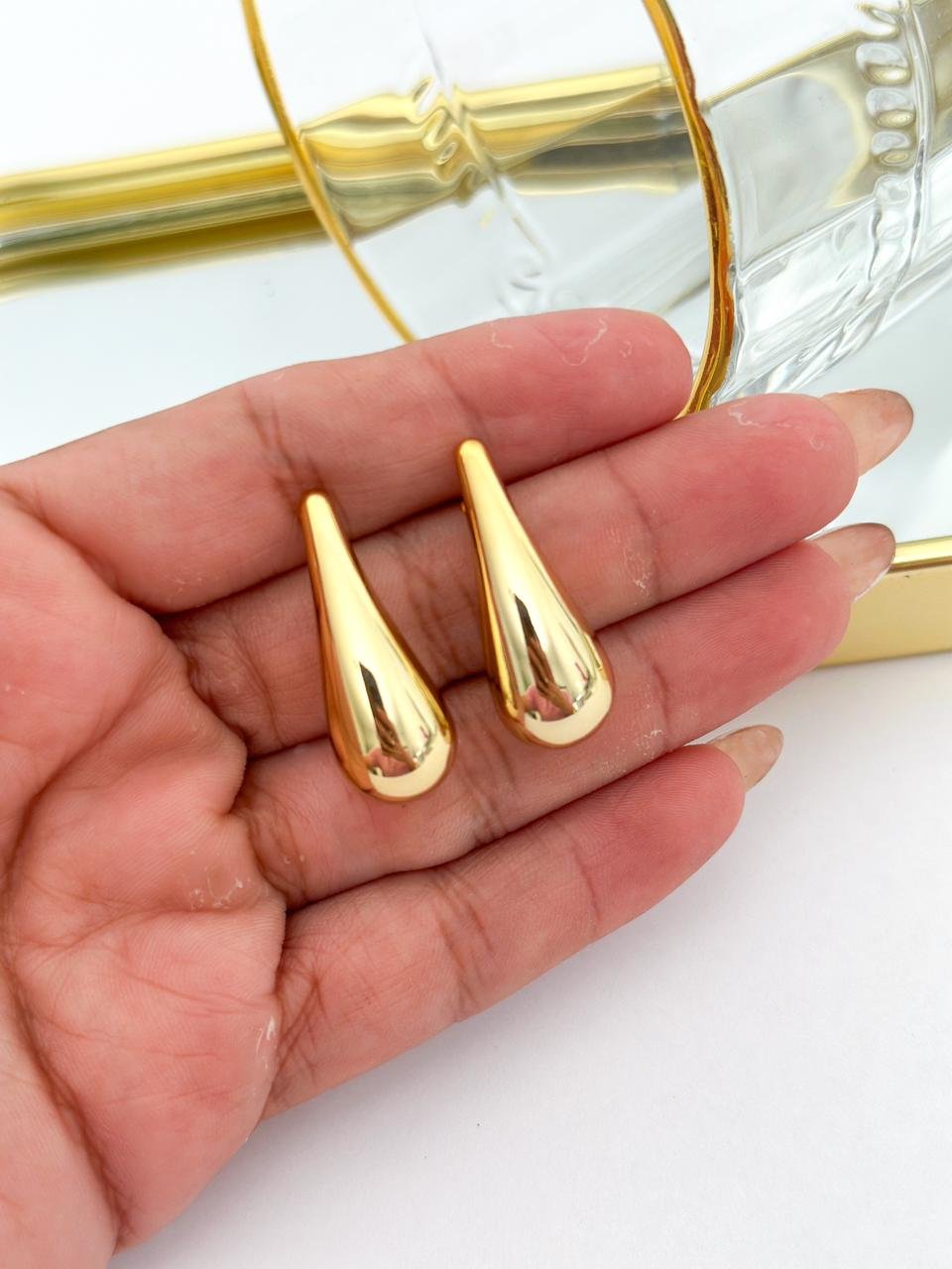 Brinco Folheado Gota Alongada Dourada