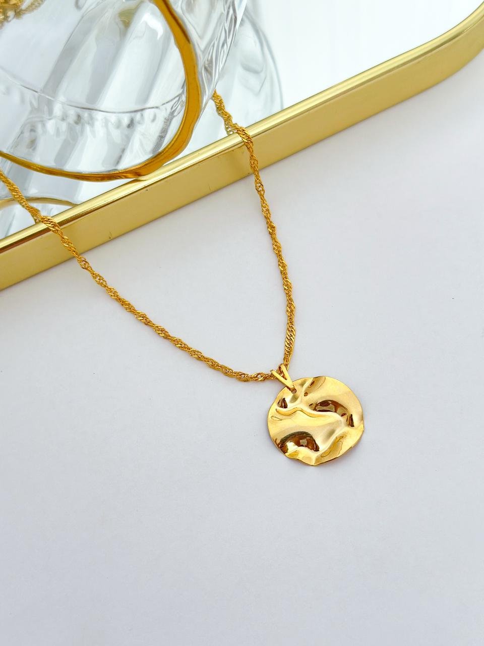 Colar Folheado Circulo Martelado Dourado