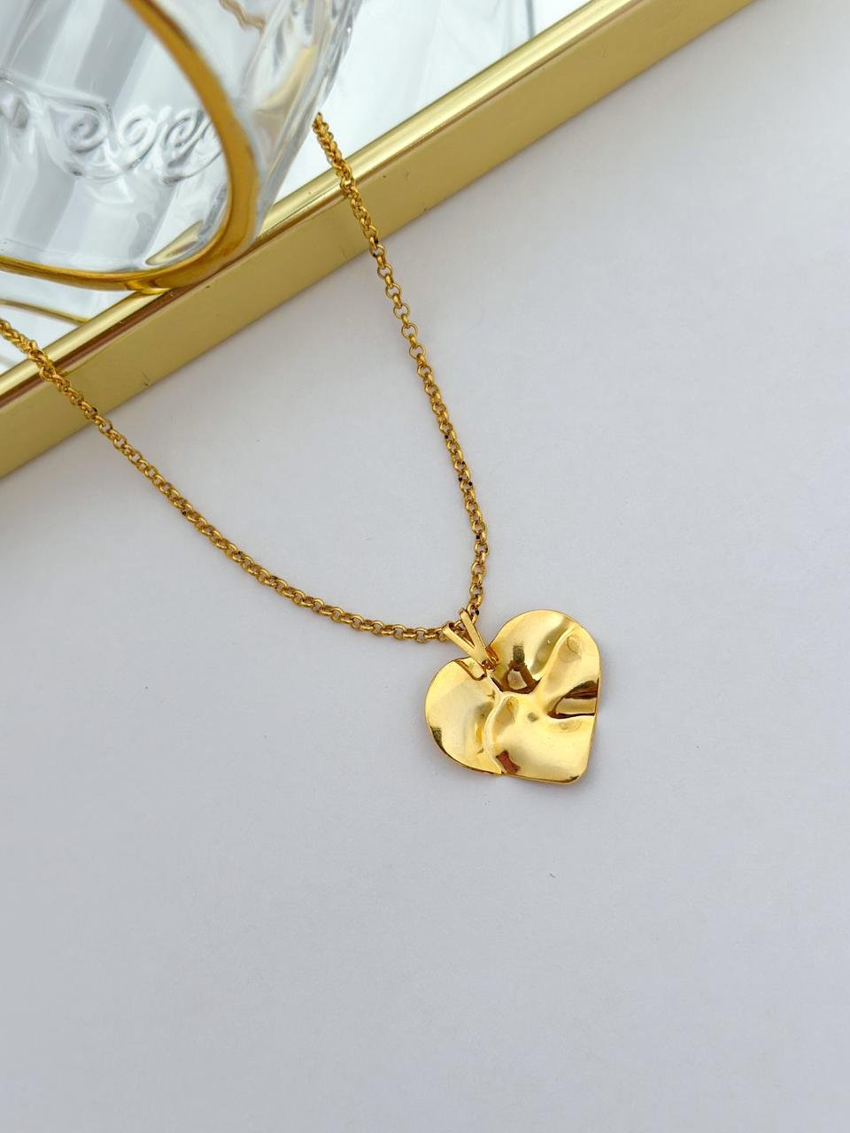 Colar Folheado Coração Martelado Dourado 